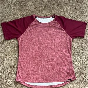 Dakine Short Sleeve Mountain Biking Jersey, Size L, torso is a heathered/maroon